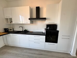 Micro-ondes, four, plaque de cuisson, lave-vaisselle