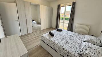 2 Schlafzimmer, Bügeleisen/Bügelbrett, Bettwäsche