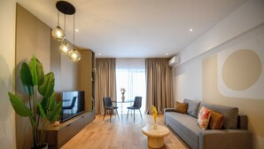 Superior Apartment, 1 Queen Bed with Sofa bed, Courtyard View | Blackout drapes, iron/ironing board, WiFi (free)