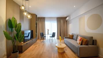 Superior Apartment, 1 Queen Bed with Sofa bed, Courtyard View | Blackout drapes, iron/ironing board, free WiFi