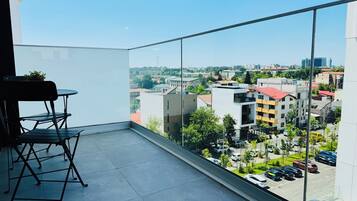 Superior-Apartment, 1 Queen-Bett und Schlafsofa, Blick auf den Innenhof | Terrasse/Patio