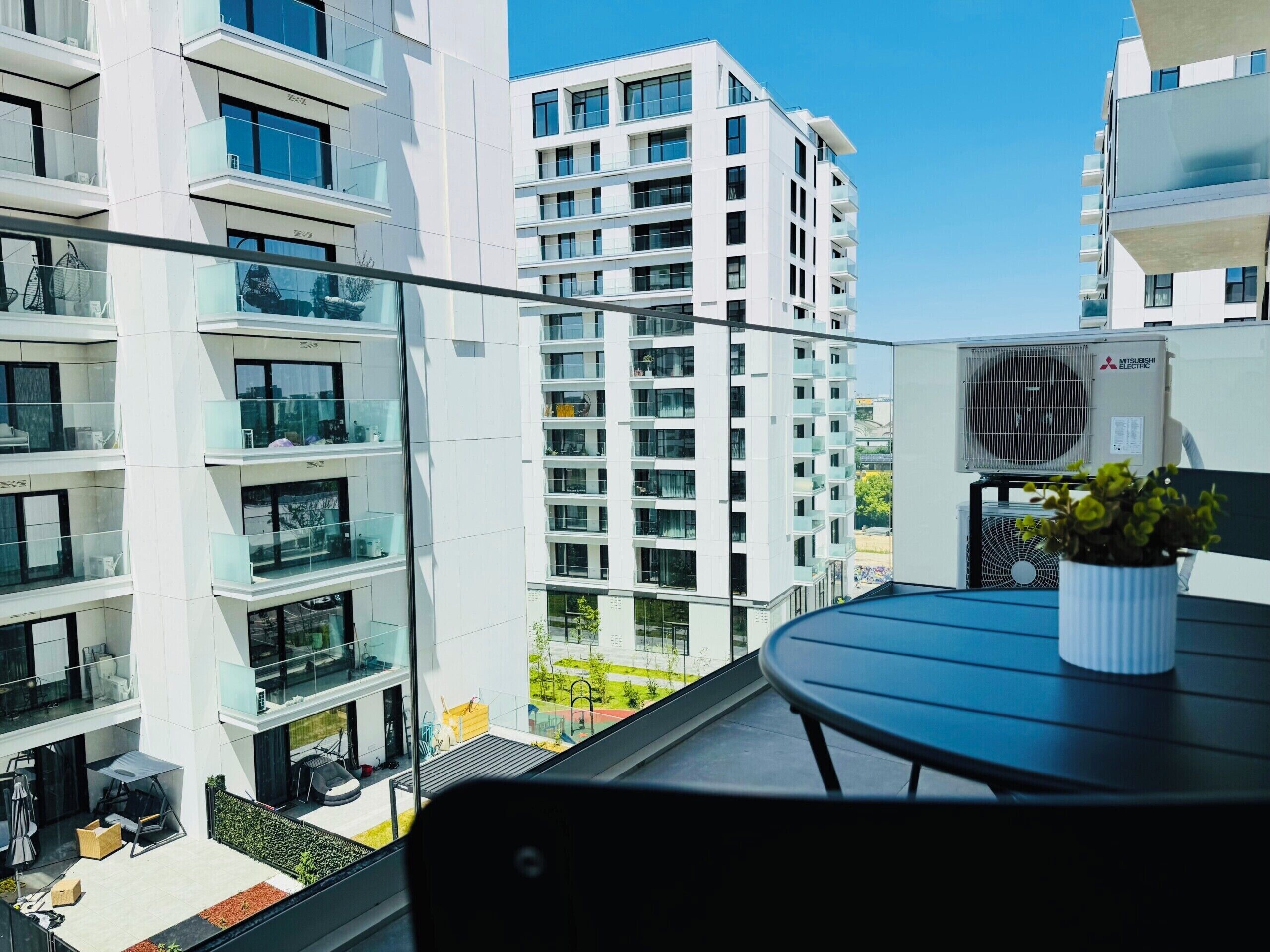 Apartemen Superior, 1 Tempat Tidur Queen dengan tempat tidur Sofa, pemandangan halaman | Teras/patio