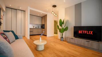 高級公寓, 1 張加大雙人床及 1 張梳化床, 庭園景 | 客廳