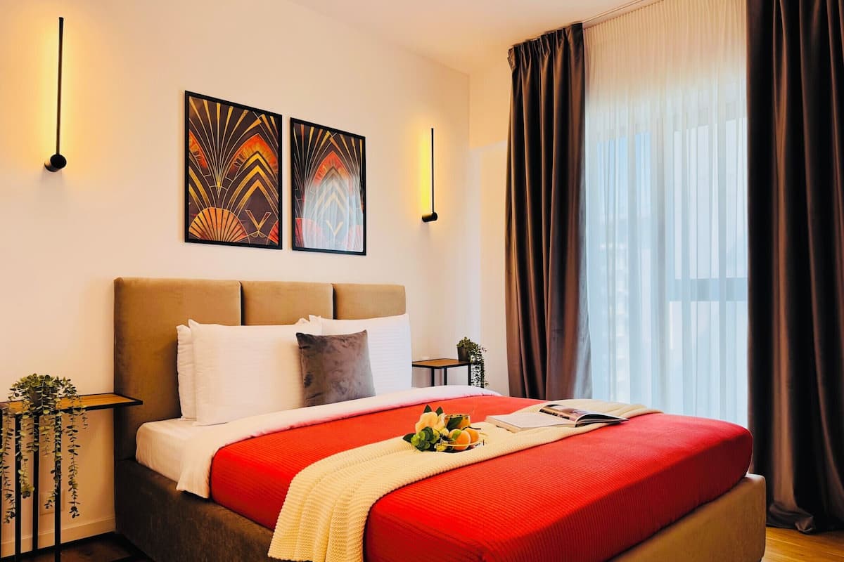 Superior-Apartment, 3 Schlafzimmer, Blick auf den Innenhof | Verdunkelungsvorhänge, Bügeleisen/Bügelbrett, kostenloses WLAN