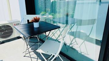 Apartament superior, 1 llit de matrimoni i sofà llit, vistes al pati | Balcó