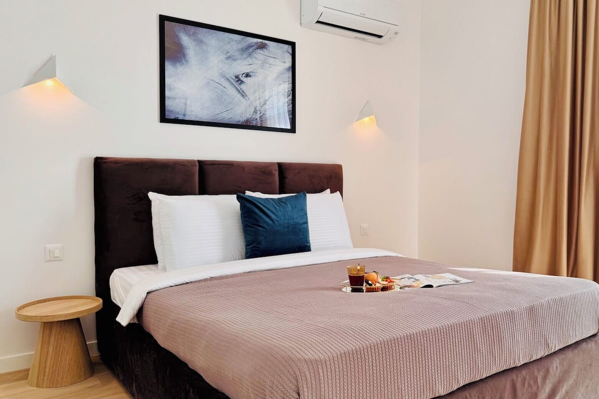 Superior-Apartment, 1 Queen-Bett und Schlafsofa, Blick auf den Innenhof | Verdunkelungsvorhänge, Bügeleisen/Bügelbrett, kostenloses WLAN