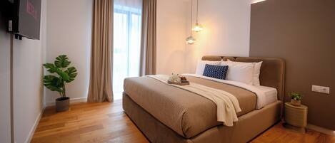 Blackout curtains, iron/ironing board, free WiFi