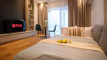 Superior Apartment, 1 Queen Bed with Sofa bed, Courtyard View