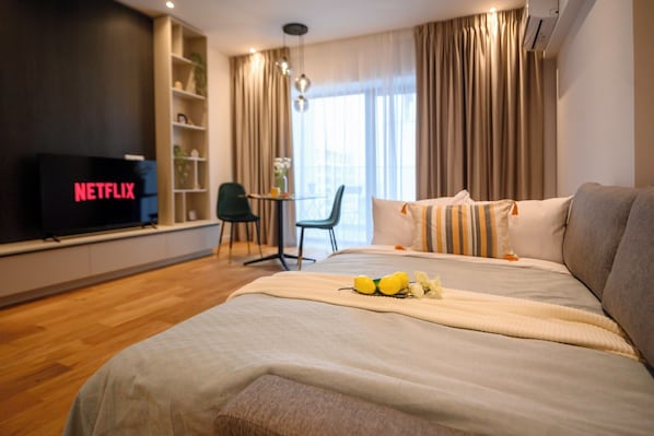 Superior Apartment, 1 Queen Bed with Sofa bed, Courtyard View