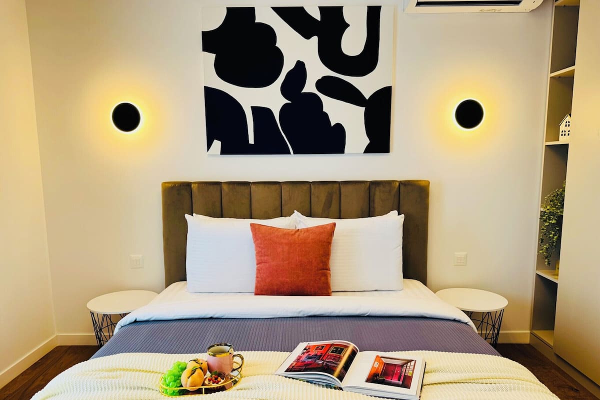 Superior-Apartment, 1 Queen-Bett und Schlafsofa, Blick auf den Innenhof | Verdunkelungsvorhänge, Bügeleisen/Bügelbrett, kostenloses WLAN