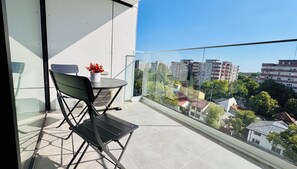 Superior Apartment, 1 Queen Bed with Sofa bed, Courtyard View | Terrace/patio - Premium Apartments - ONE Cotroceni (Bucharest)