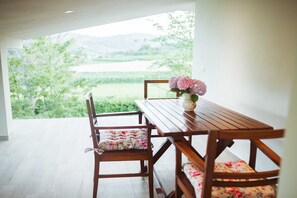 Outdoor dining - Cozy Holiday Home in Bistrica (Bistrica ob Sotli)