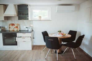 Fridge, oven, stovetop, dishwasher - Cozy Holiday Home in Bistrica (Bistrica ob Sotli)