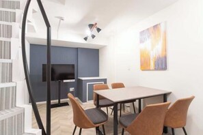 Dining - CONTEL Meidaimae (Tokyo)