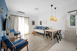 Smart TV - One-Bedroom Apartment With Pool (Brodarica)