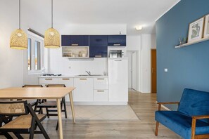 Dining - One-Bedroom Apartment With Pool (Brodarica)