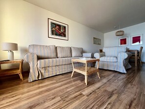 TV - Apartment in the hotel with a view of the mountains and lake! (Beatenberg)