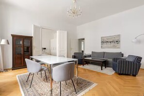 Appartement, 2 chambres | Salle à manger