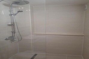 Een douche, een haardroger