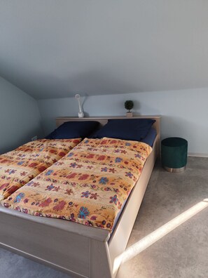 1 chambre, fer et planche à repasser, accès au Wi-Fi (inclus)