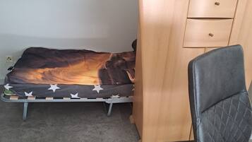 1 chambre, fer et planche Ă repasser, Wi-Fi gratuit, draps fournis