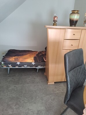 1 غرفة نوم ومكواة/لوح كي وواي فاي مجانًا وملاءات أسرّة