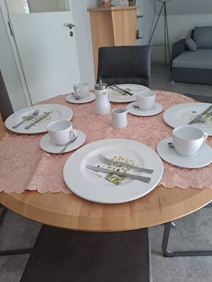 Dining - 55 sqm vacation apartment "Brockenbahnblick" for 2-4 persons, opposite the Westernto (Wernigerode)