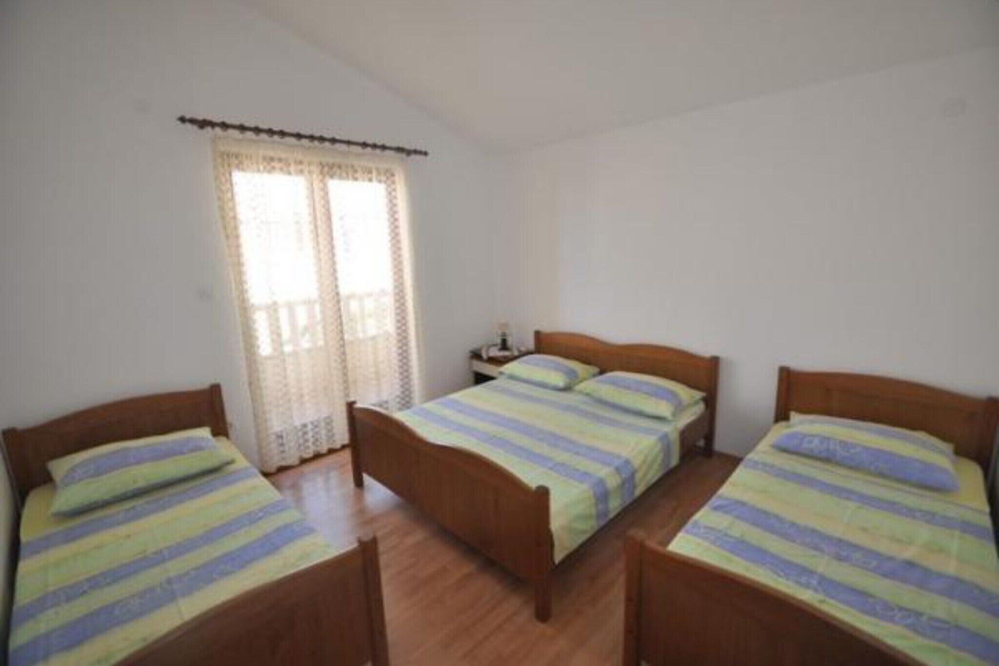 1 chambre, fer et planche à repasser, Wi-Fi gratuit