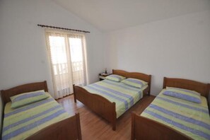 Iron/ironing board, free WiFi - Apartments Milakovic-Kanica - Classic One Bedroom Apartment with Sea View and Terrace (Rogoznica)