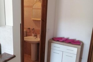 Shower, hair dryer - Apartments Milakovic-Kanica - Classic One Bedroom Apartment with Sea View and Terrace (Rogoznica)