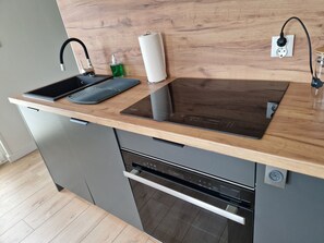 Réfrigérateur, four, plaque de cuisson, lave-vaisselle