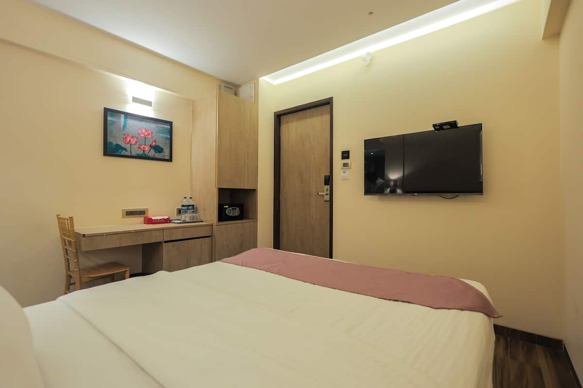 Premier Double Room | Free WiFi, bed sheets