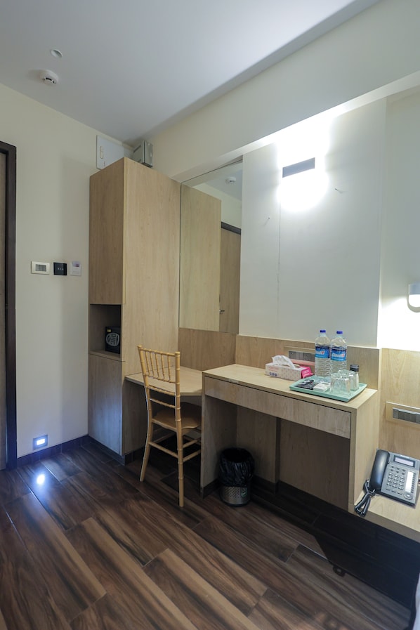 Premier Double Room | In-room dining