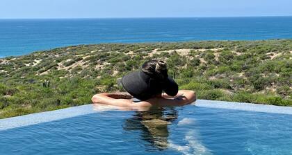 Luxury Seaside Villa For 8 adults! Beach & Surf-Hot Spa-Infinity Pool