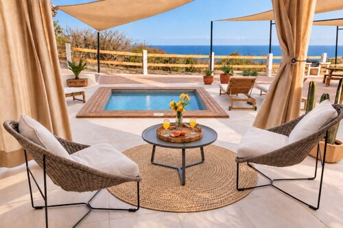 Private Villa for 8 Adults · Infinity Pool & Jacuzzi · Walk to Beach & Surf