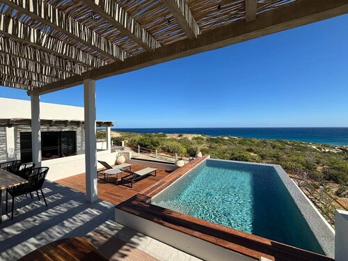 Private East Cape Villa · Walk to Beach · Pool & Jacuzzi