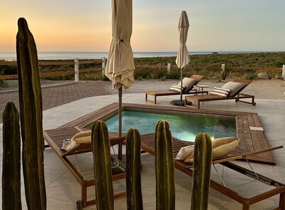 Luxury Seaside Villa For 8 adults! Beach & Surf-Hot Spa-Infinity Pool