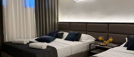 Travel crib, free WiFi