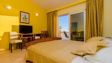 2 bedrooms, travel cot, free WiFi