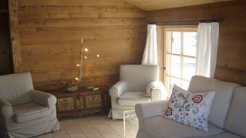 Smart-TV, Kamin, Tischtennisplatte, Stereoanlage