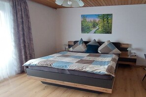 2 chambres, fer et planche à repasser, accès à Internet, literie fournie