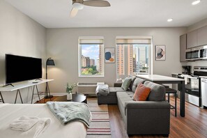 Iron/ironing board, WiFi, bed sheets, wheelchair access - CozySuites in Marquee Studio Queen with pool & gym (Minneapolis)