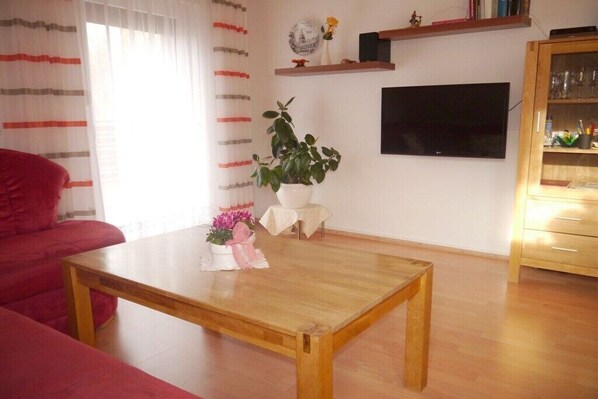 Smart TV, DVD player, stereo