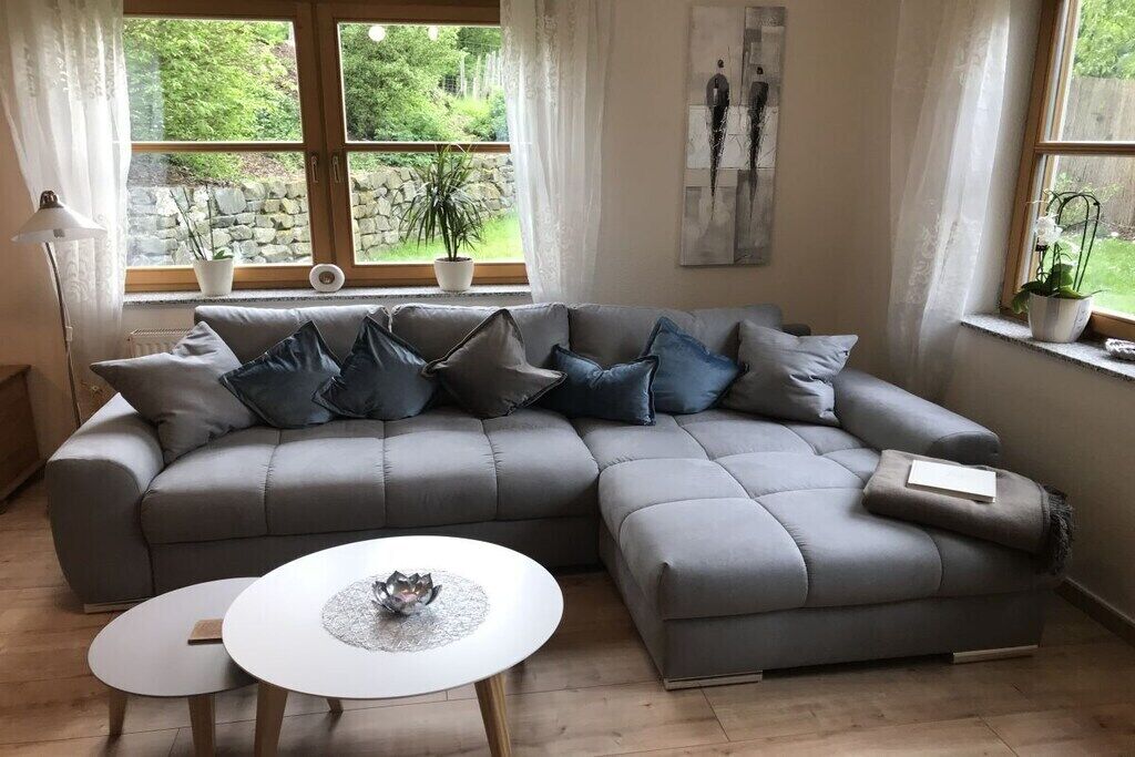 Smart-TV, Bücher, Stereoanlage