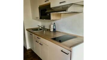 Fridge, stovetop, coffee/tea maker, toaster