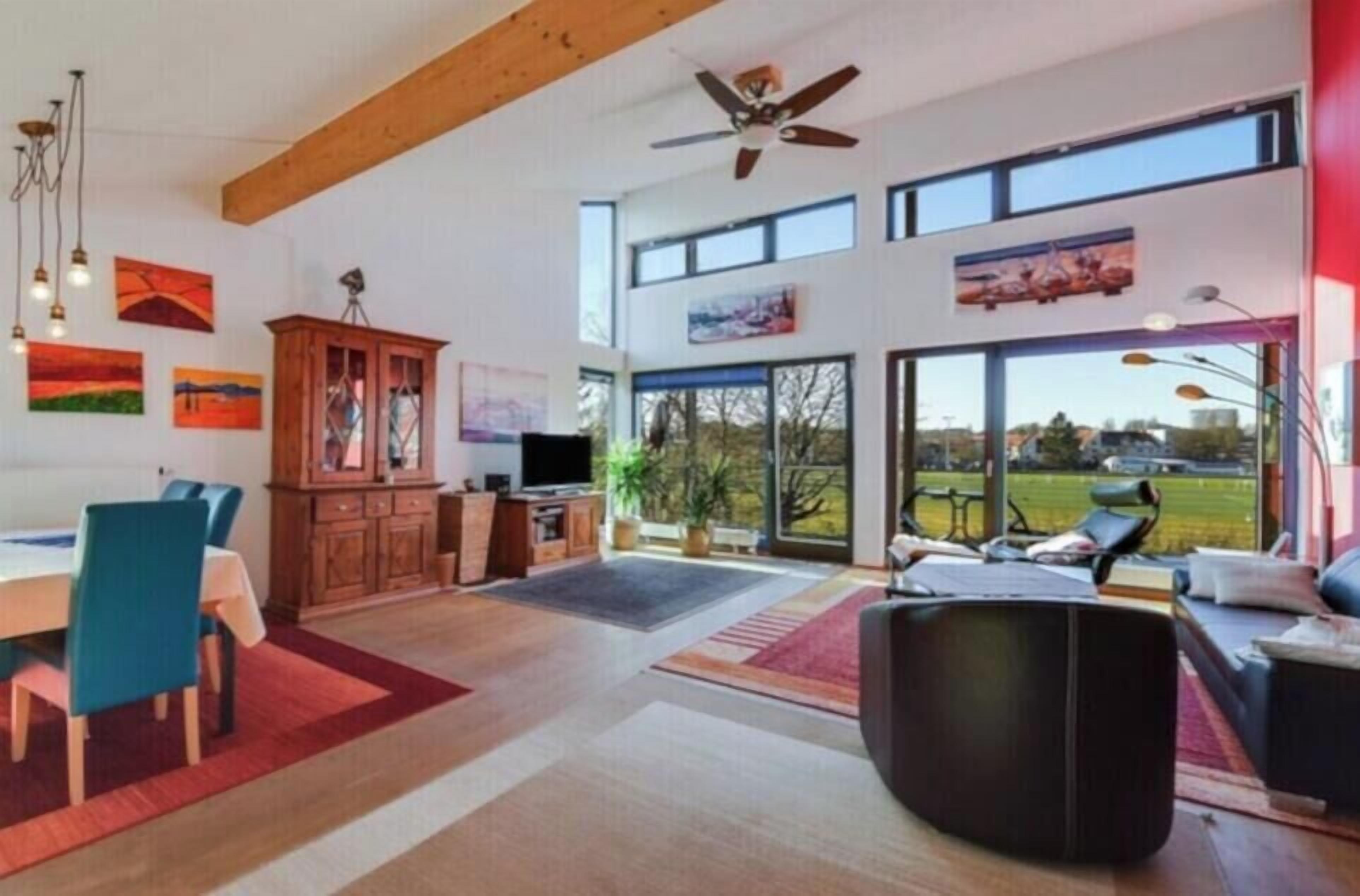 Smart-TV, Kamin, Stereoanlage