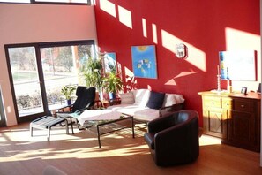 تلفزيون ذكي، مدفأة، ستيريو