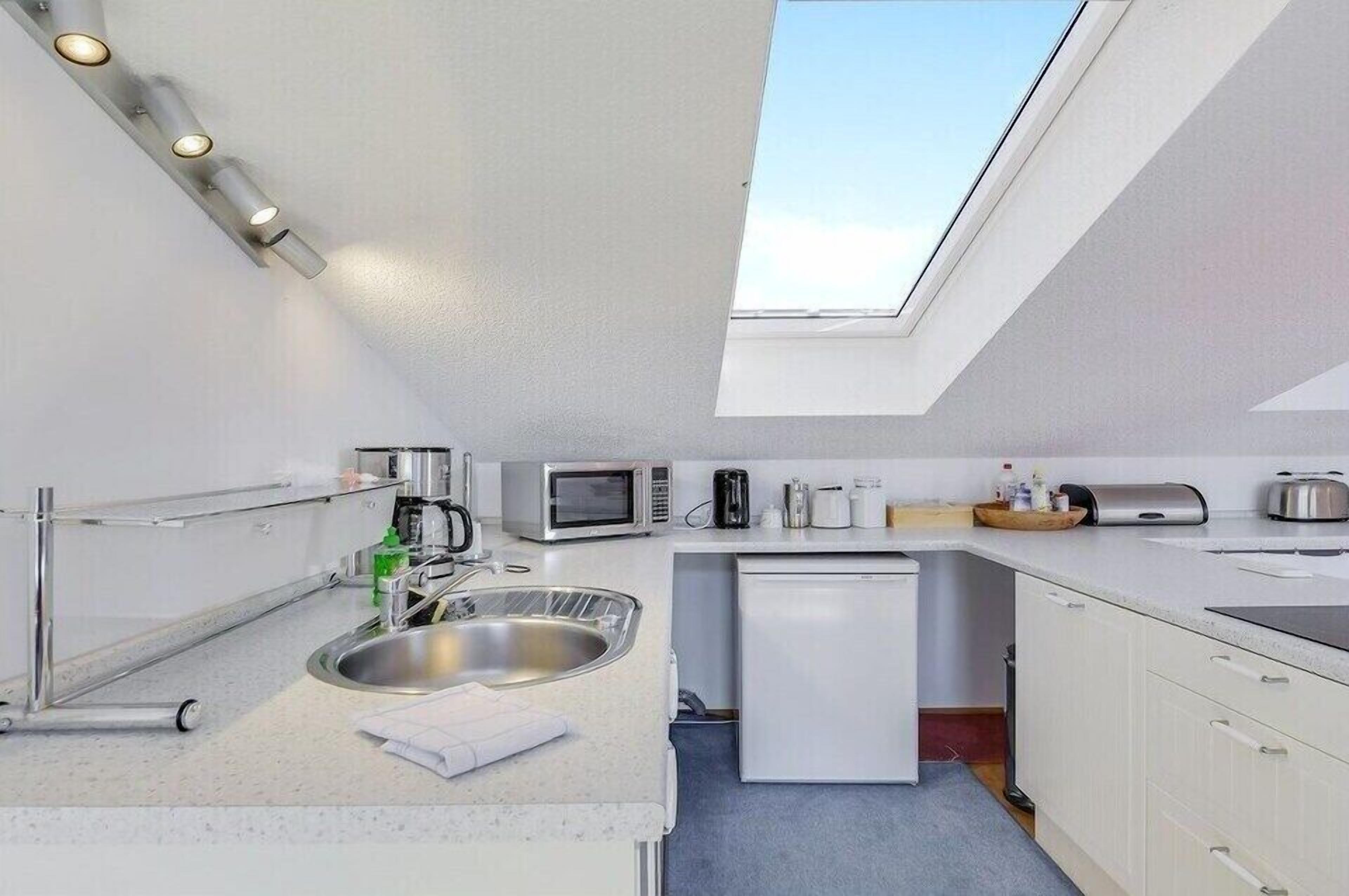 冷蔵庫、電子レンジ、コンロ、食器洗い機