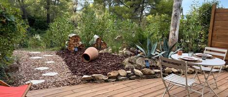 屋外ダイニングエリア