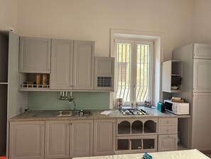 Un four, surface de cuisson